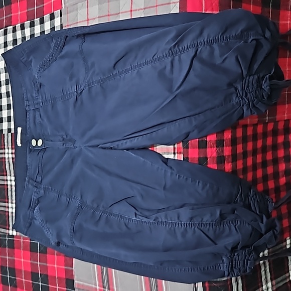 Ricki's blue cargo capri - Picture 3 of 6